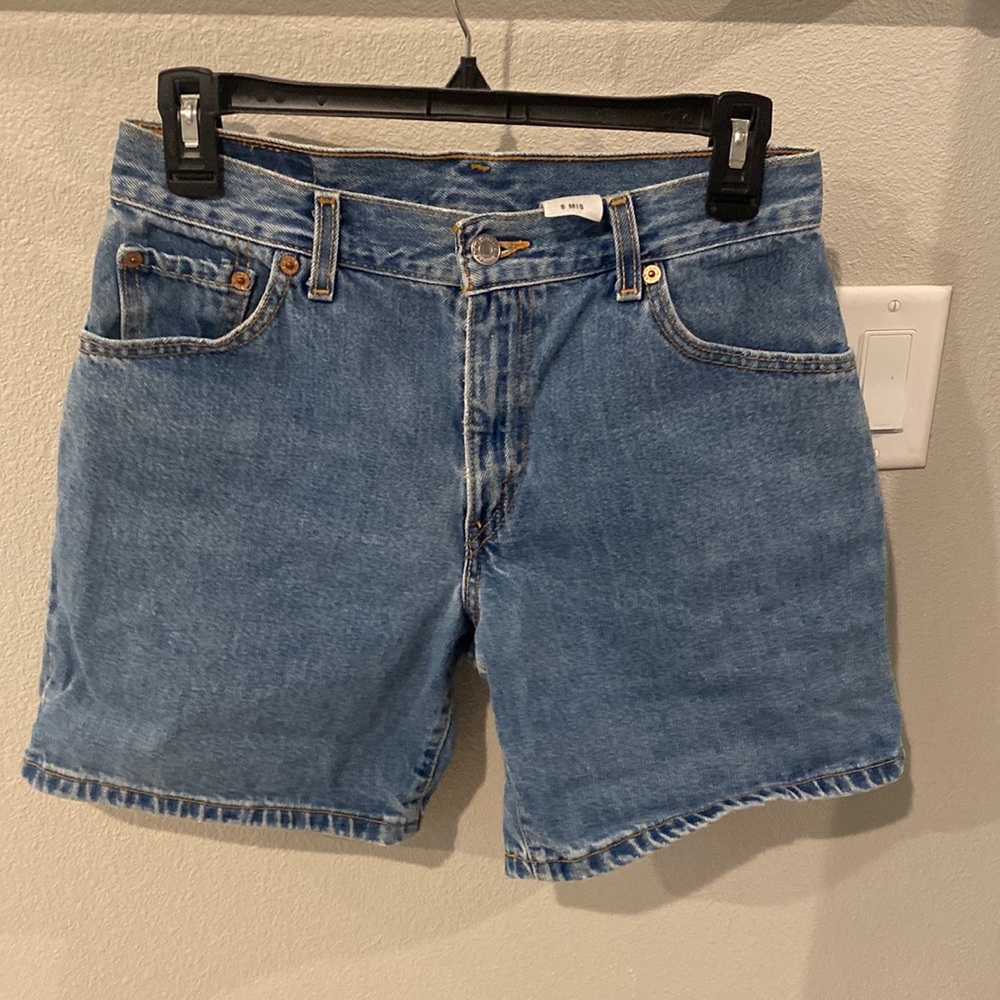 Vintage early 2000’s Levi’s mom jean shorts